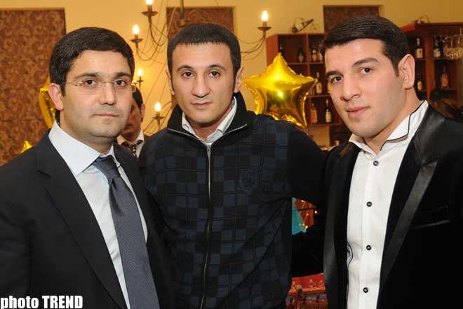 На дне рождения Айгюн Кязымовой, Рухангиз Аллахвердиева стала крокодилом Геной (видео - фотосессия)