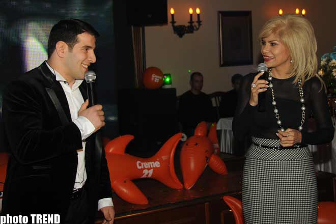 На дне рождения Айгюн Кязымовой, Рухангиз Аллахвердиева стала крокодилом Геной (видео - фотосессия)