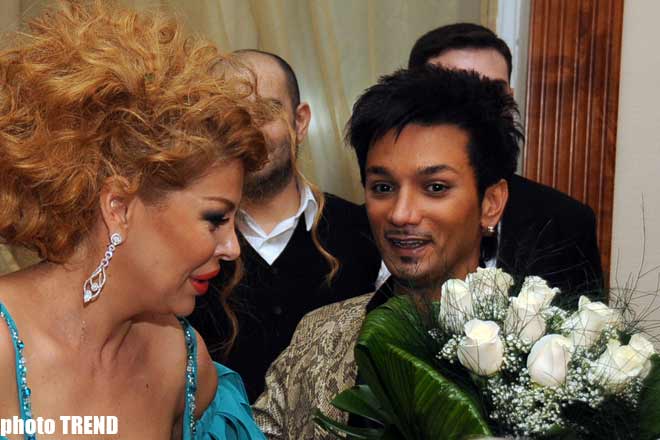 На дне рождения Айгюн Кязымовой, Рухангиз Аллахвердиева стала крокодилом Геной (видео - фотосессия)