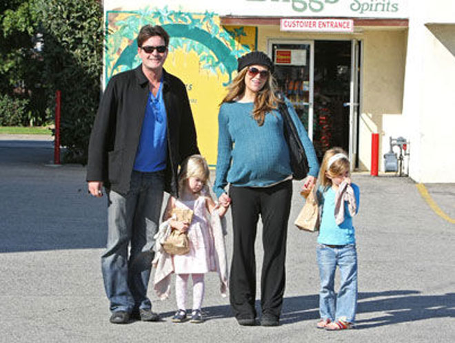 У Чарли Шина семейные проблемы?