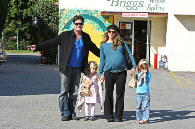 У Чарли Шина семейные проблемы?