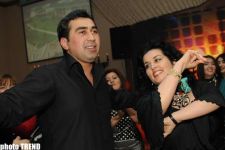 На дне рождения Айгюн Кязымовой, Рухангиз Аллахвердиева стала крокодилом Геной (видео - фотосессия)