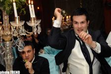 На дне рождения Айгюн Кязымовой, Рухангиз Аллахвердиева стала крокодилом Геной (видео - фотосессия)