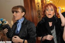 На дне рождения Айгюн Кязымовой, Рухангиз Аллахвердиева стала крокодилом Геной (видео - фотосессия)