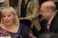 На дне рождения Айгюн Кязымовой, Рухангиз Аллахвердиева стала крокодилом Геной (видео - фотосессия)