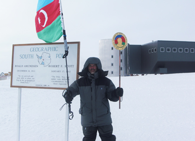 Азербайджанский  министр - экстремал издал три книги (фотосессия)