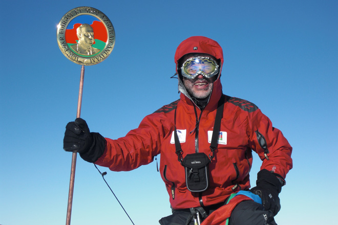 Азербайджанский  министр - экстремал издал три книги (фотосессия)