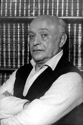 Охранники-армяне опечатали в Москве центр Ролана Быкова