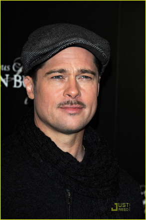 Брэд Питт бьет Дженнифер Анистон