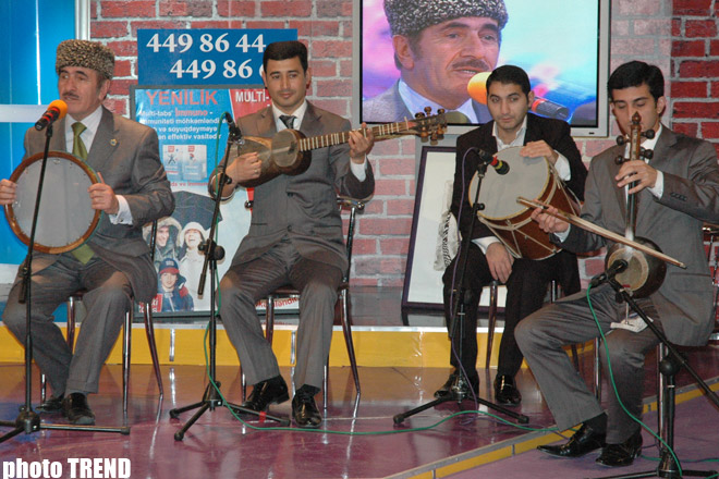 17-летний народный артист Азербайджана Джанали Акберов и Рональдо (фотосессия)