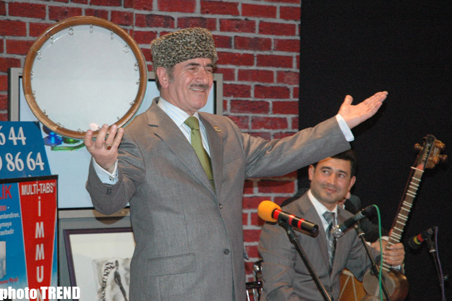 17-летний народный артист Азербайджана Джанали Акберов и Рональдо (фотосессия)