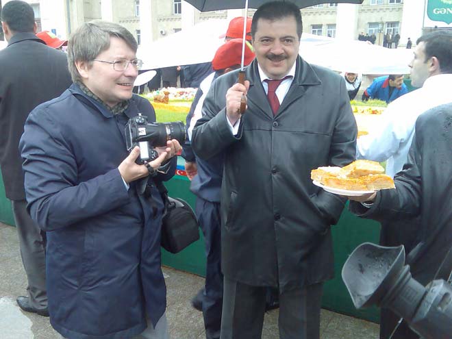 Изготовленная в Гяндже пахлава попала в книгу рекордов (фотосессия)