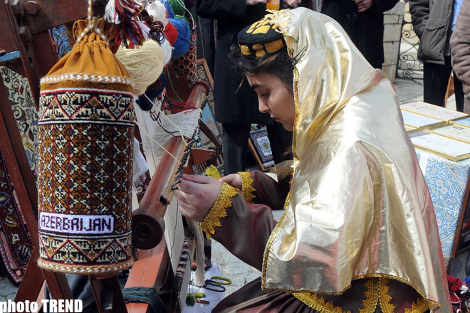 Новруз - особенности праздничного стола и прыжков через костер (фотосессия)