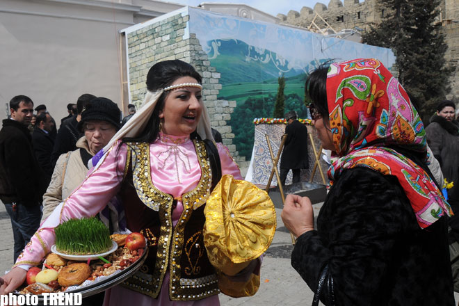 Новруз - особенности праздничного стола и прыжков через костер (фотосессия)