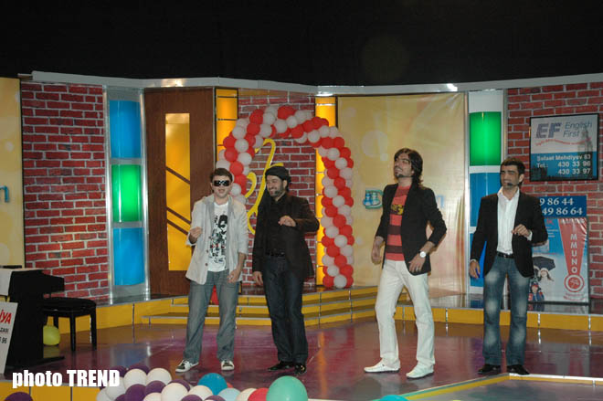 "Террористы - ниндзя", китайцы и африканцы захватили телеведущего в еврейской шапочке (фотосессия)