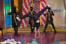 "Террористы - ниндзя", китайцы и африканцы захватили телеведущего в еврейской шапочке (фотосессия)