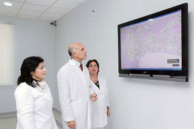 Ряды "скорой" Баку освобождаем от пожилых сотрудников – главврач Центральной скорой помощи Баку