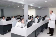 Ряды "скорой" Баку освобождаем от пожилых сотрудников – главврач Центральной скорой помощи Баку