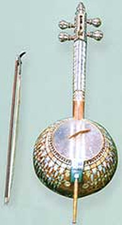 12-летняя Медина из Баку произвела фурор в Москве игрой на кяманче