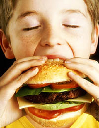 Врач в США обнаружил в легком у мужчины ложку из "фаст-фуда"