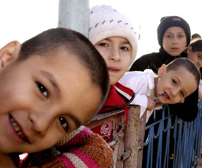 Азербайджанские журналисты и шоу-звезды организовывают "обрезание" для 100 детей