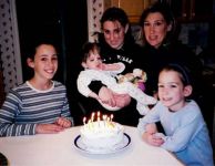 В США живет 16-летняя девушка размером с полугодовалого младенца