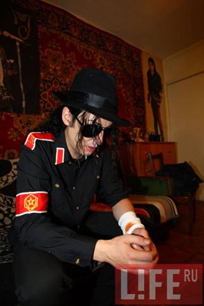 Двойник Джексона пытался покончить с собой