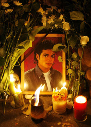 В массовом суициде поклонников Майкла Джексона виноваты журналисты