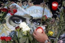 В массовом суициде поклонников Майкла Джексона виноваты журналисты