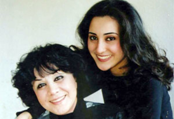 Флора Керимова со своей дочерью в новом клипе "Tapar məni" (ВИДЕО)