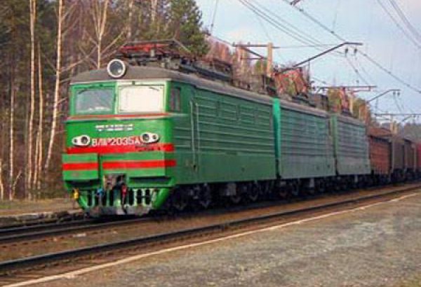 В Азербайджане ВАЗ-2107 столкнулся с электровозом