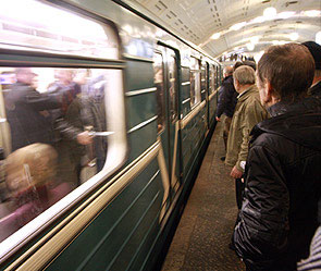 В Бакинском метрополитене возобновлено движение поездов между станциями "Низами" и "Азадлыг проспекти"