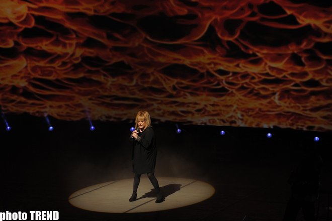 Прощальный концерт Аллы Пугачевой в Баку- цветы, слезы, награда