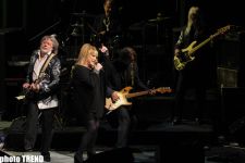 Прощальный концерт Аллы Пугачевой в Баку- цветы, слезы, награда