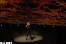 Прощальный концерт Аллы Пугачевой в Баку- цветы, слезы, награда