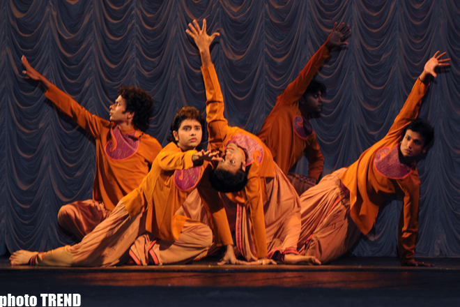 Современные индийские танцы в Баку  (фотосессия)