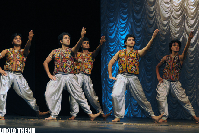 Современные индийские танцы в Баку  (фотосессия)
