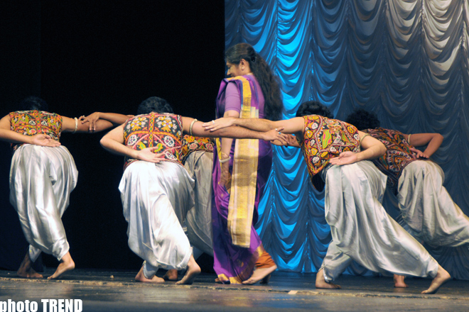Современные индийские танцы в Баку  (фотосессия)