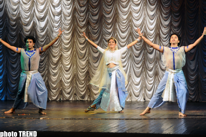 Современные индийские танцы в Баку  (фотосессия)