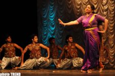 Современные индийские танцы в Баку  (фотосессия)