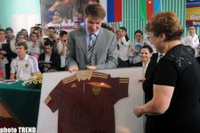 Делегация Российского футбольного союза в гостях бакинских школьников (фотосессия)