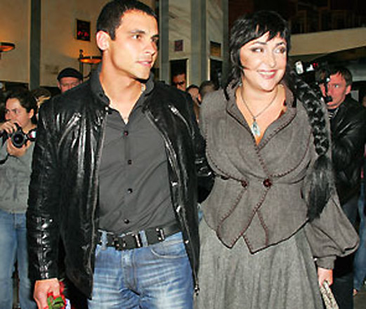 Лолита вывела в свет будущего мужа