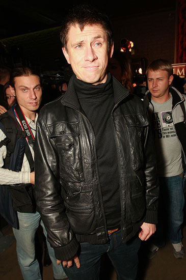 Из окна сопродюсера "Отпетых мошенников" и личного ассистента Тимура Батрутдинова выбросилась проститутка