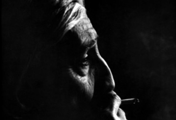 В Баку представлена книга "Безумец искусства" о художнике Саттаре Бахлулзаде