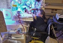 Самая маленькая мама в мире родила сына (фотосессия)