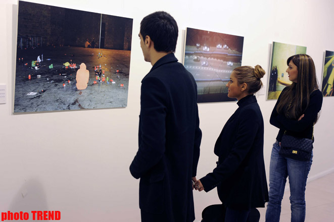 В Баку открылась выставка современной азербайджанской фотографий "Семь" (фотосессия)