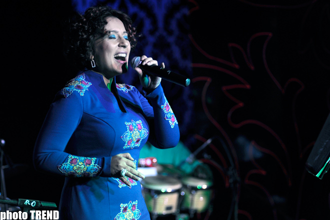 Как азербайджанская певица Тунзаля Агаева объединила в одном "Мотыльке" Майкла Джексона и Стиви Уандера (фотосессия)