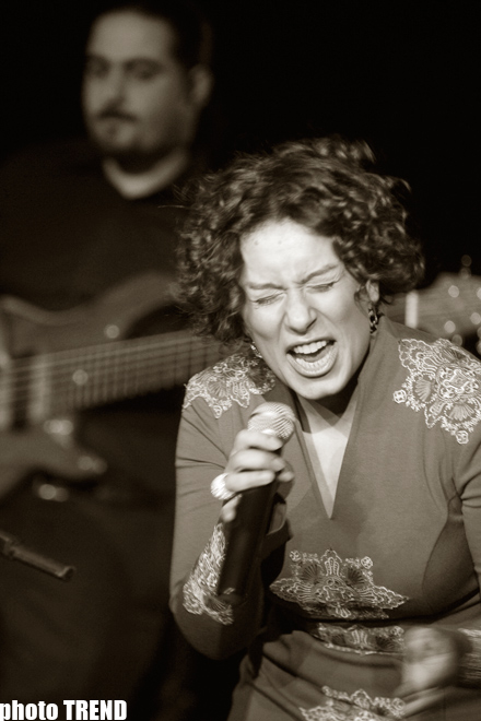 Как азербайджанская певица Тунзаля Агаева объединила в одном "Мотыльке" Майкла Джексона и Стиви Уандера (фотосессия)