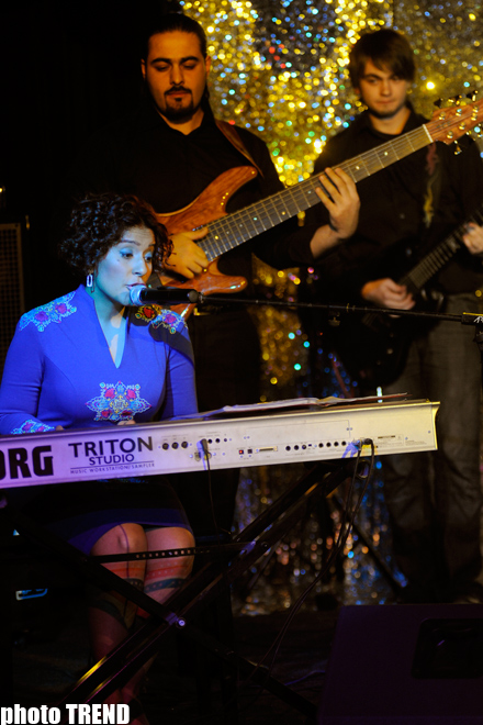 Как азербайджанская певица Тунзаля Агаева объединила в одном "Мотыльке" Майкла Джексона и Стиви Уандера (фотосессия)