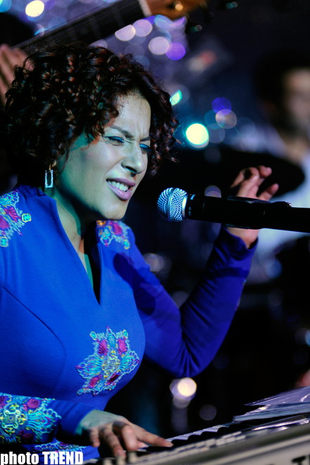 Как азербайджанская певица Тунзаля Агаева объединила в одном "Мотыльке" Майкла Джексона и Стиви Уандера (фотосессия)